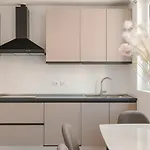 Free Parking Station Elegant ترييستي